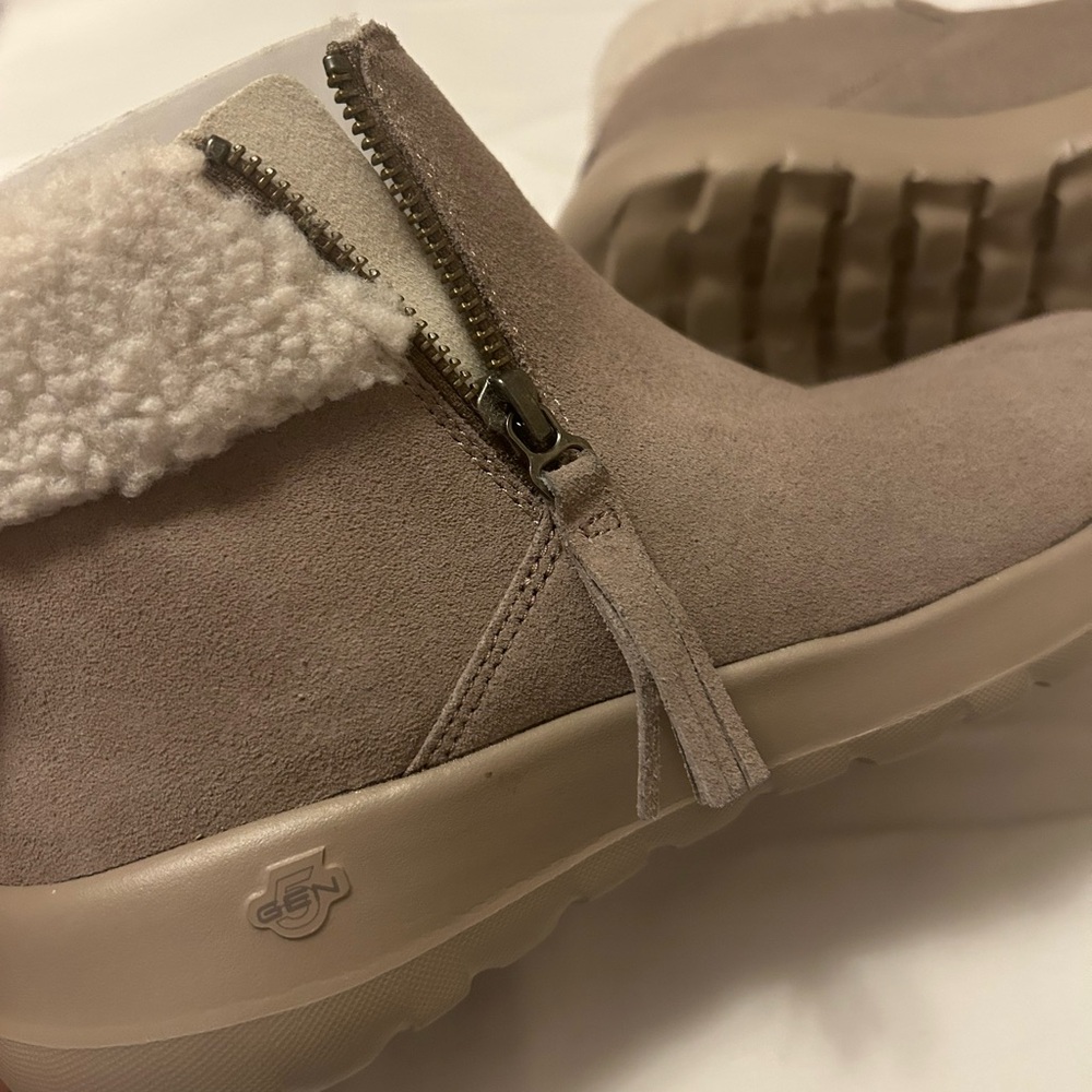 Skechers Women's Tan Ankle Boots